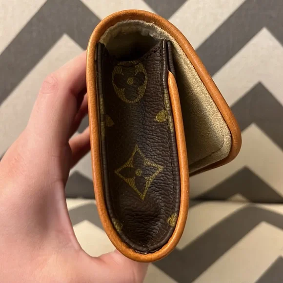 Auth Louis Vuitton Monogram Pochette Twin PM - Picture 6 of 11